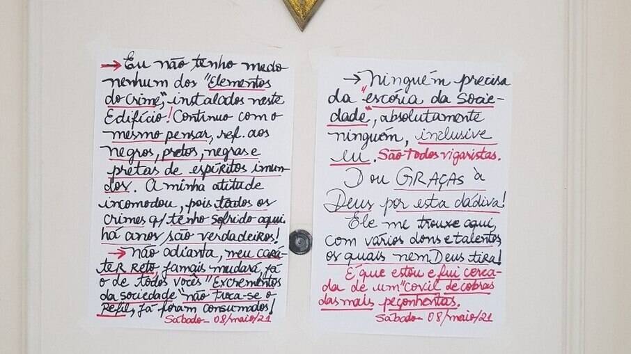 Um dos bilhetes racistas escritos por nutricionista de 56 anos na porta de seu apartamento