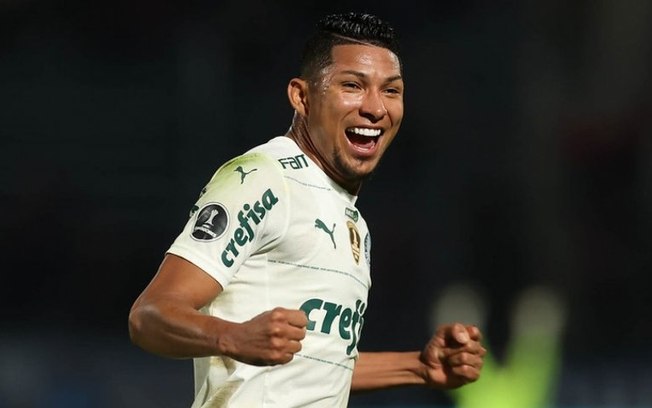 Rony vive fase goleadora no Palmeiras e assume protagonismo na 'ausência' de Veiga