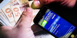 Auxílio Emergencial: governo cobra R$ 478 mi pagos indevidamente