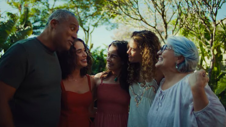 Avatim rompe com o clichê natalino e leva o autocuidado ao topo