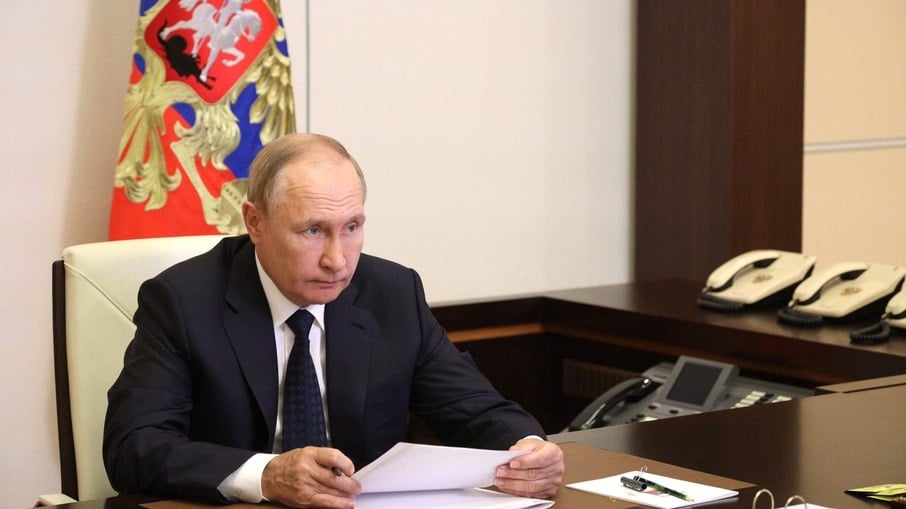 Putin anuncia suspensão de bombardeios maciços na Ucrânia: 'Objetivo não é destruir' o país