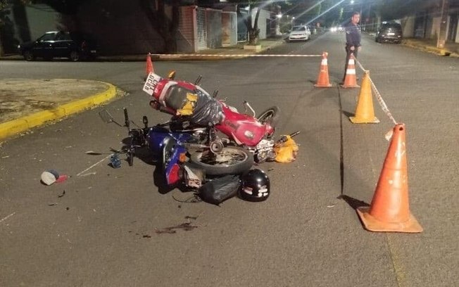Dois motociclistas ficam feridos em colisão no bairro Santana, em Araçatuba Dois motociclistas ficam feridos em colisão no bairro Santana, em Araçatuba