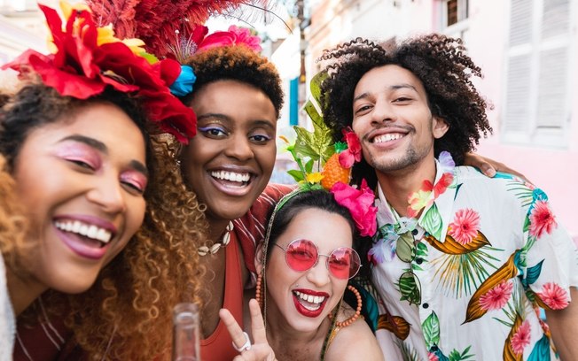 Legenda para Carnaval: 59 opções para arrasar nas fotos curtindo blocos