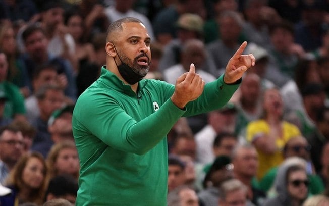 Pés no chão: técnico dos Celtics fala em analisar erros e elogia pivôs após vitória no jogo 3 da final da NBA