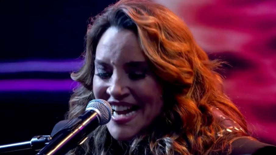 Ana Carolina em meio a polêmicas Ana Carolina em meio a polêmicas