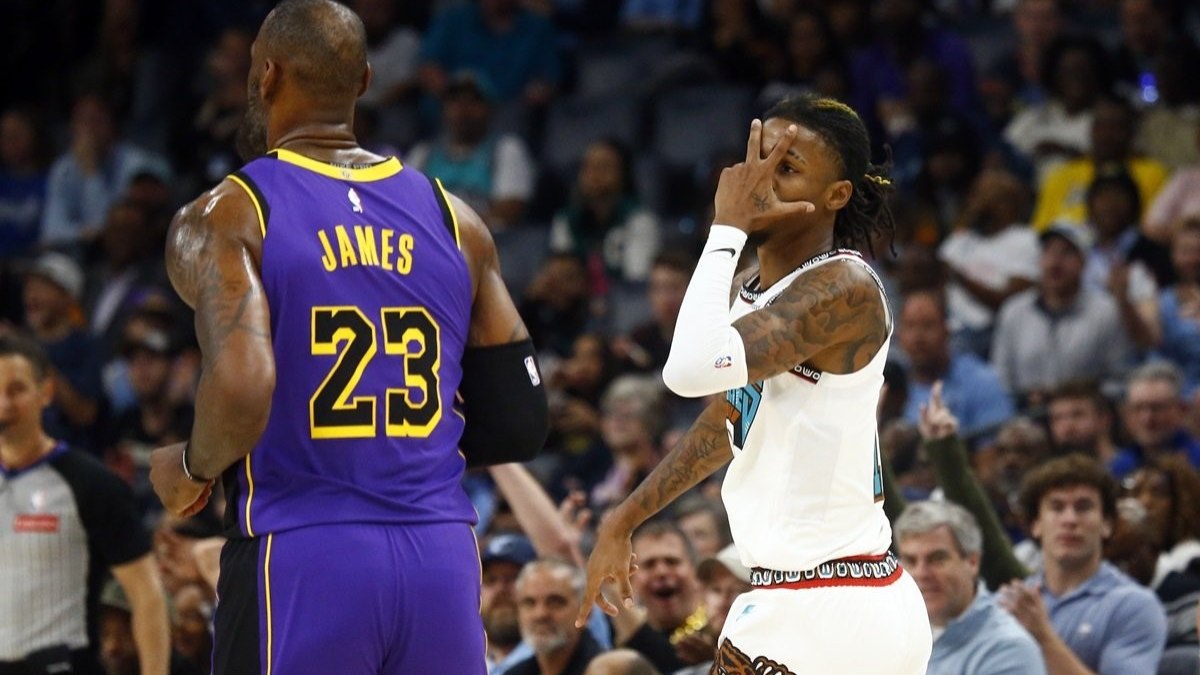 LeBron James e Ja Morant foram protagonistas da partida