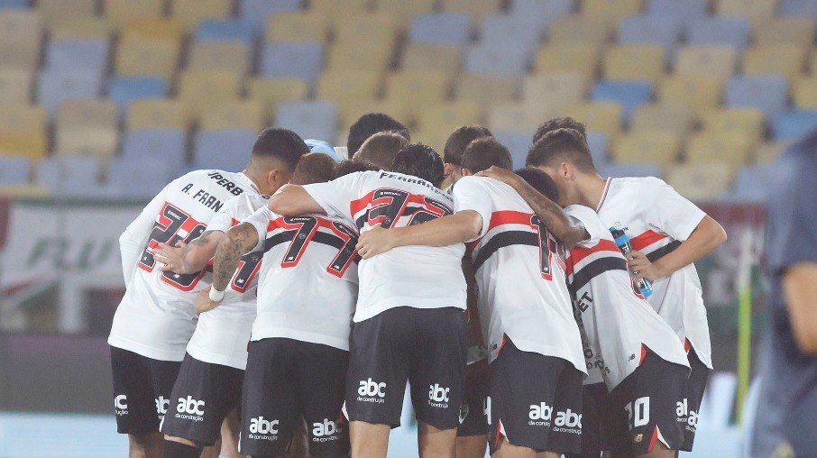 Jogadores do São Paulo se reúnem antes da goleada sofrida Jogadores do São Paulo se reúnem antes da goleada sofrida