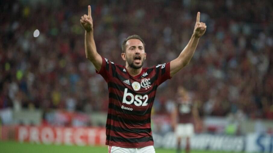 Everton Ribeiro fica no Flamengo