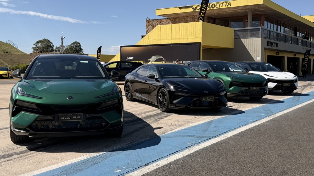 Lotus estreia no Brasil com carros de até 918 cv