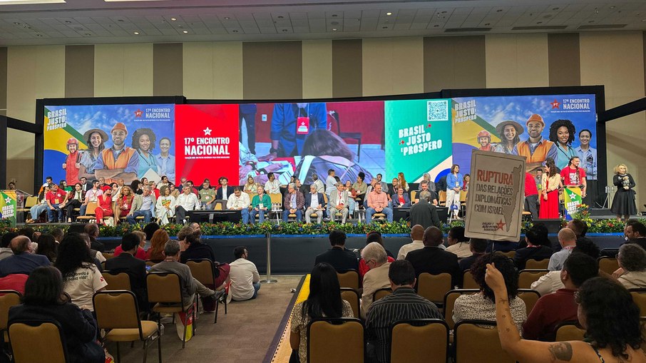 Haddad conversou com filiados do PT Haddad conversou com filiados do PT