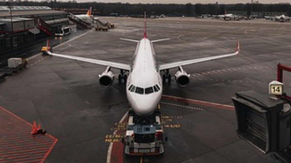 Amea%C3%A7a%20de%20bomba%20em%20avi%C3%A3o%20paralisa%20aeroporto%20da%20B%C3%A9lgica