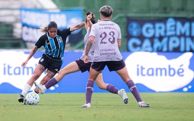 São Paulo vence o Grêmio po 2 a 0 e está na semifinal do Brasileirão Feminino