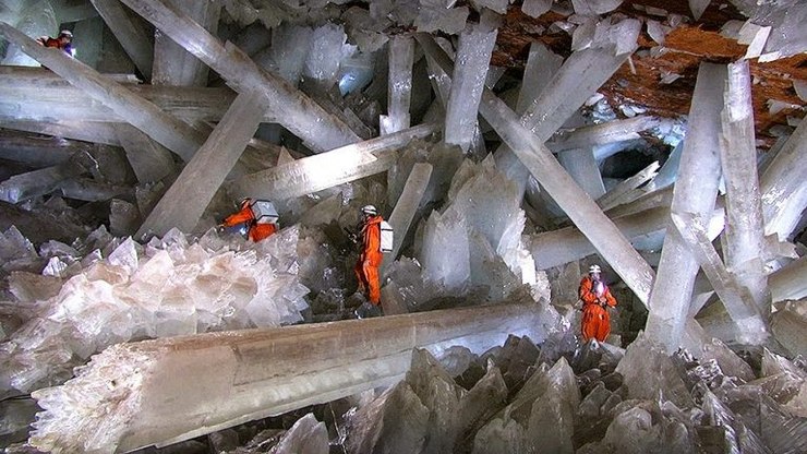 Cristais gigantes de Naica desafiam cientistas no México