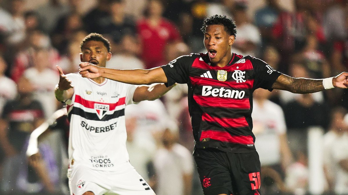 Flamengo planeja multar Plata por expulsão contra o São Paulo
