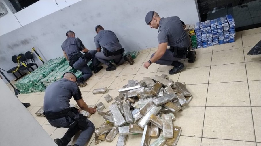 Policia encontrou drogas enterradas nas mediações da chácara