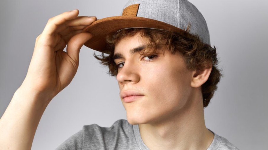 Boné para rosto quadrado