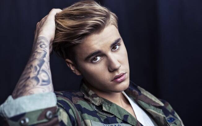 Justin Bieber é um grande cantor canadense que faz sucesso no Brasil e no mundo