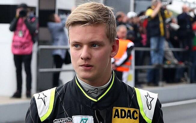 Mick Schumacher tem 18 anos de idade e é piloto da Fórmula 3