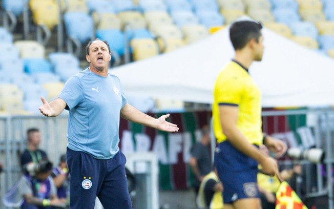 Rogério Ceni reclamou bastante da arbitragem ao longo do amistoso