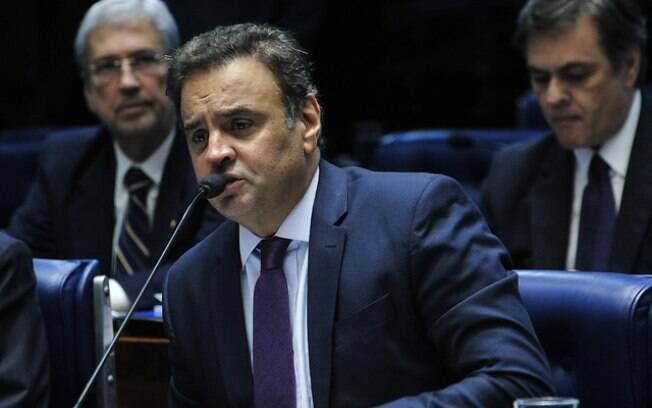 Aécio Neves não conseguiu contato com ministros que participavam da reunião de emergência
