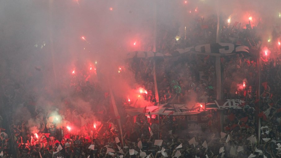 Além de vaiar Arias, a torcida do Fluminense fez uma grande festa nesta noite