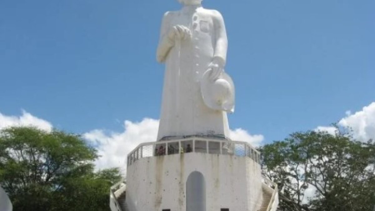 Estátua de Padre Cícero em Juazeiro do Norte