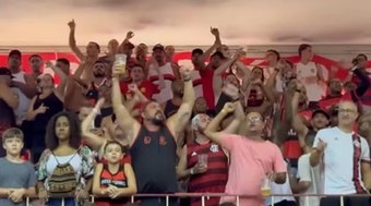 Torcedores do Flamengo protestam contra Gabigol 