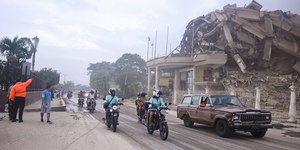 Governo da Venezuela contabiliza 2.295 mortes pelos terremotos