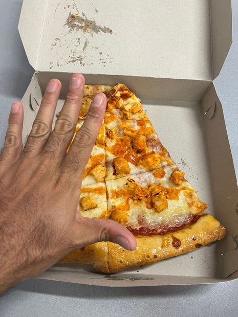 Esse é o tamanho da pizza do Mega Pizza