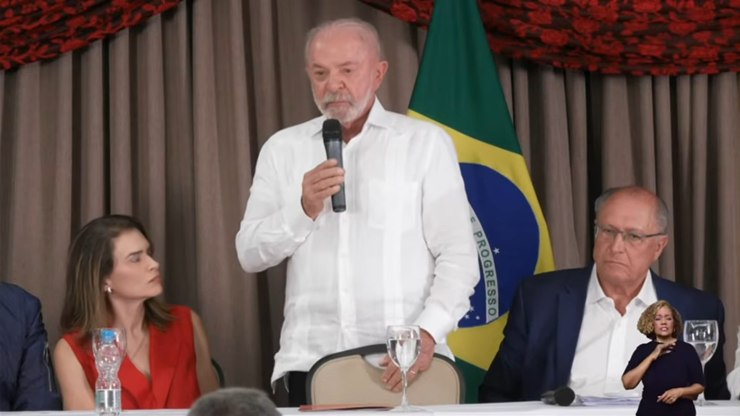 Lula diz ter 30 milhões de pessoas para convencer a votar