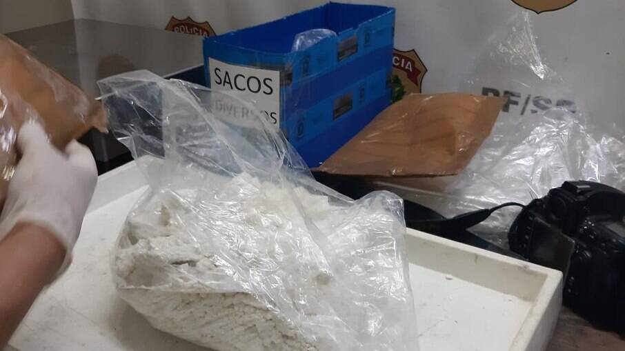 Foram apreendidos cerca de 3kg de cocaína. Foram apreendidos cerca de 3kg de cocaína.