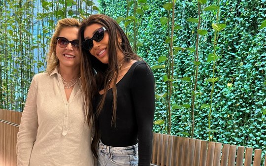 Maya Massafera mostra detalhes de passeio com a mãe: "Fofura"
