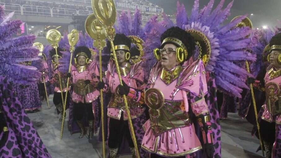 Beija-Flor fechou o primeiro dia de desfiles do Grupo Especial do RJ