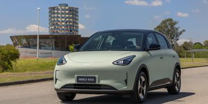 Geely EX2  chega com preço agressivo para desafiar o BYD Dolphin