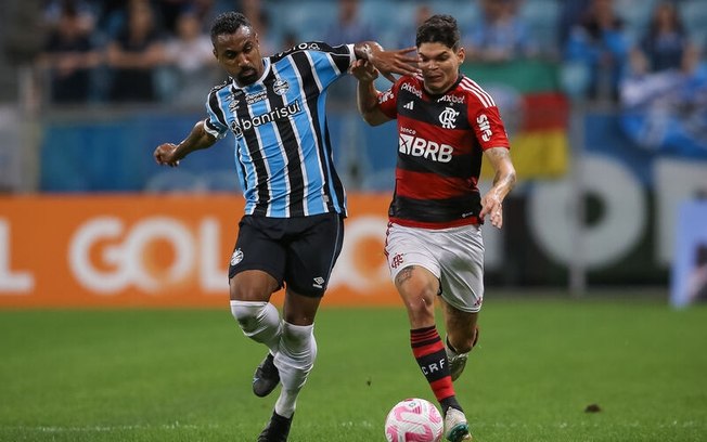 Flamengo sofre virada do Grêmio e acumula mais um 