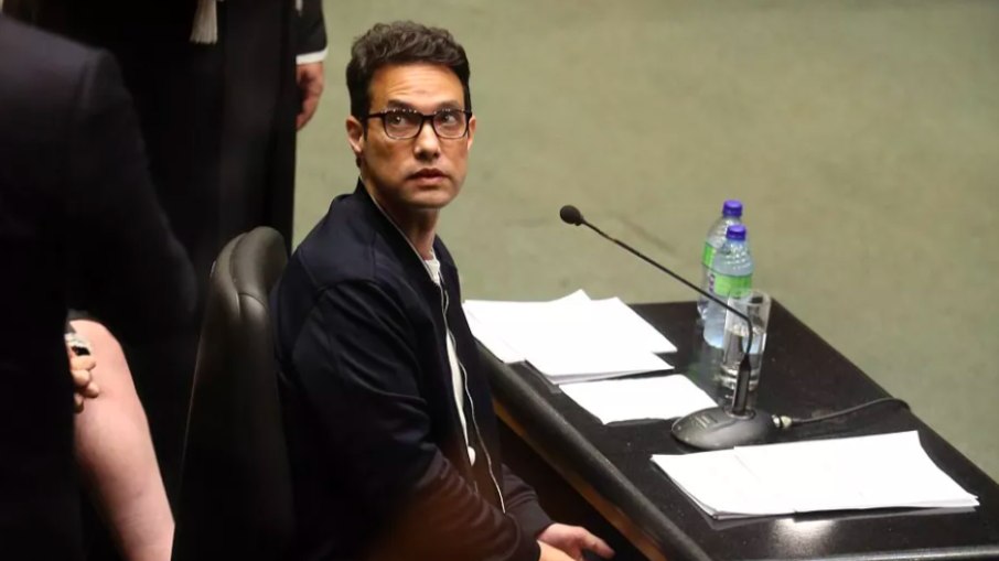 O médico e ex-vereador Jairo Souza Santos Júnior em audiência sobre o caso Henry Borel