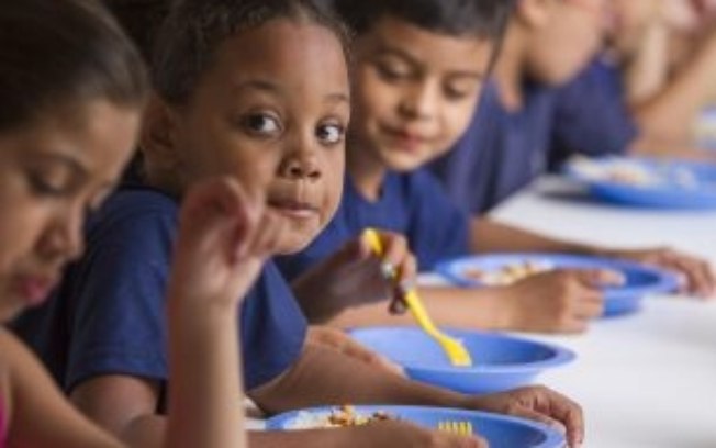 Escolas estaduais de SP servirão almoço durante as férias escolares Escolas estaduais de SP servirão almoço durante as férias escolares