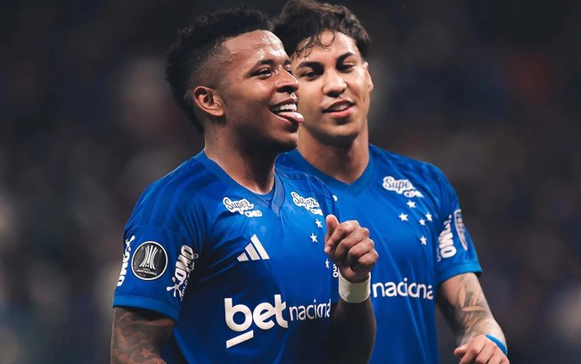 Keny Arroyo comemora seu golaço no Mineirão
