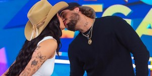 Ana Castela e Zé Felipe oficializam romance com beijo na TV