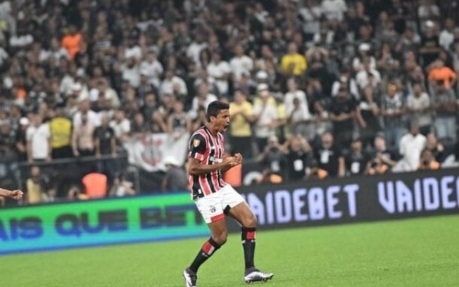 Luiz Gustavo se destaca em início de São Paulo