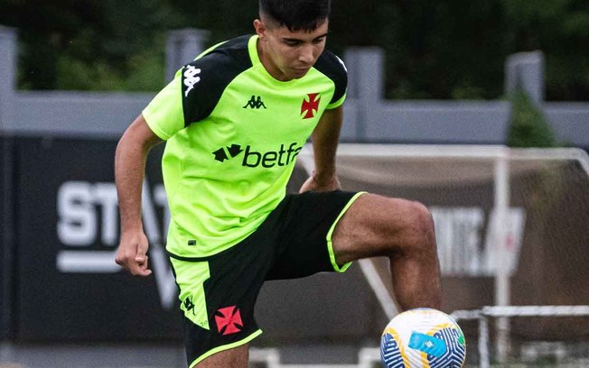 Sforza em treino do Vasco no CT Moacyr Barbosa. Volante falou sobre Clássico dos Milhões