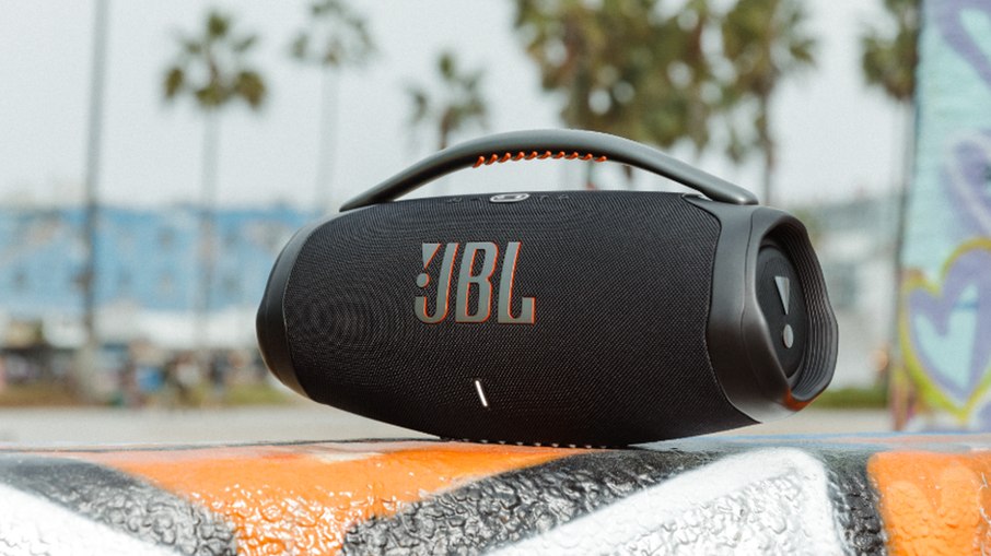 Caixa de som da JBL tem uma bateria com autonomia de reproduzir músicas por até 24 horas