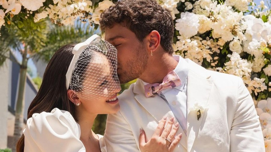 Larissa Manoela posta vídeo do casamento e detalha chama a atenção: 'Triste'