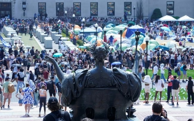 Estudantes em uma manifestação pró-palestina nos jardins da Universidade de Columbia, em Nova York, no dia 29 de abril de 2024