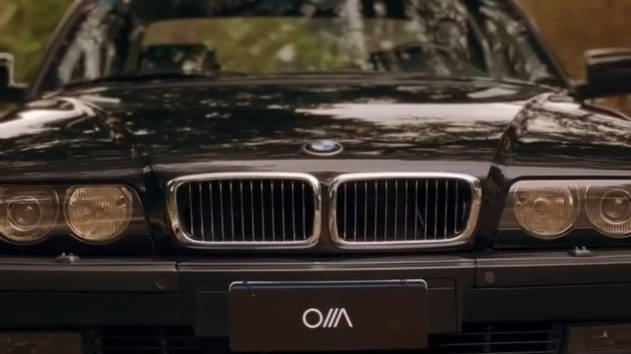 Vista frontal do BMW 740iLP