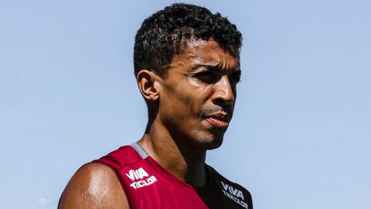 Luis Gustavo passa por exames e precisa ser internado Luis Gustavo passa por exames e precisa ser internado