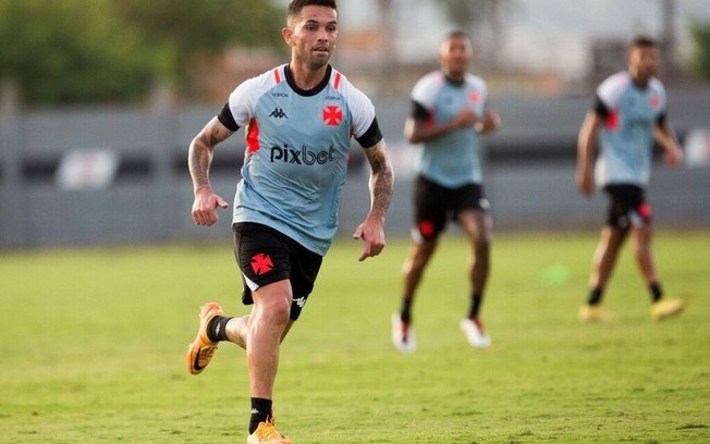 Vasco confirma a saída do argentino Carabajal