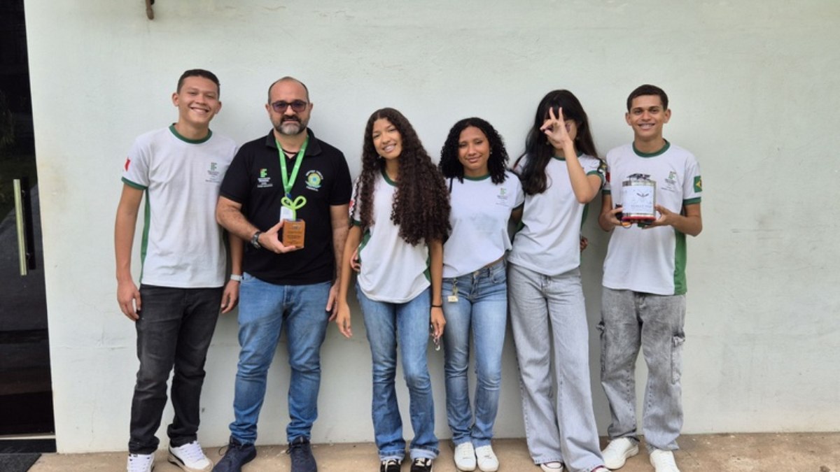 Alunos orientados pelos professores criam protótipo premiado Alunos orientados pelos professores criam protótipo premiado