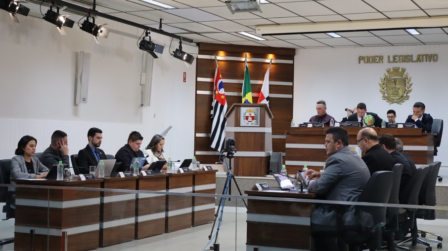 Vereadores de Vinhedo durante sessão
