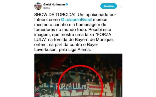 Gleisi Hoffmann confunde faixa de torcida com dizeres 'Forza Luca' e vê apoio a Lula em estádio alemão